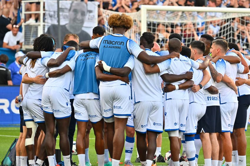 Un ascenseur vers le purgatoire : l’AJ Auxerre tourne le dos à la Ligue 1, mais pour combien de temps ?