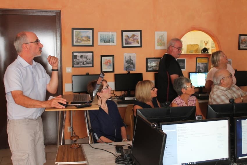 Un simple clic pour devenir un « geek » : MAIL initie les seniors aux plaisirs de l’informatique