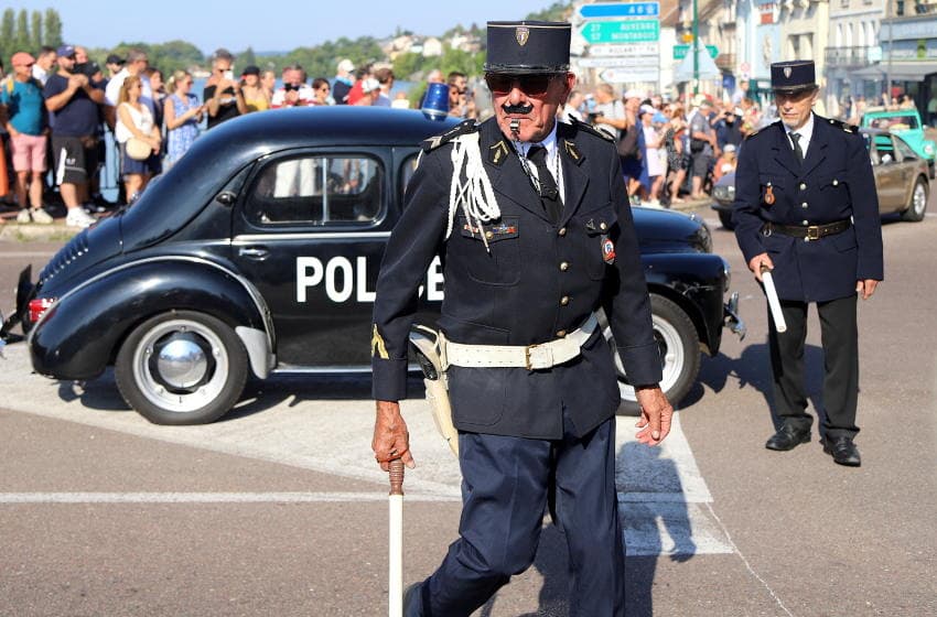 Des « Bouchons » jusque sur les trottoirs : la mode auto retro revient en force et avec nostalgie à Joigny !
