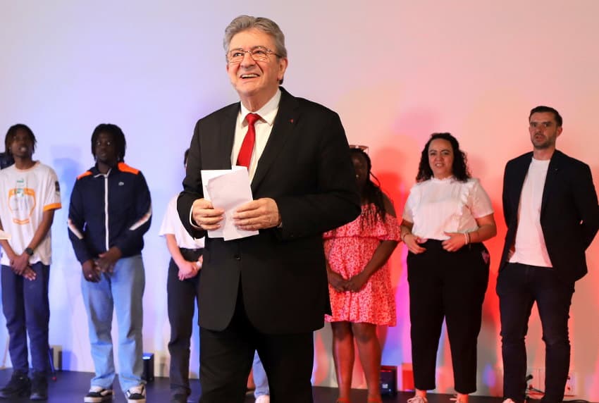 Un meeting enflammé à Auxerre : Jean-Luc MÉLENCHON fait le show en lançant ses banderilles au vitriol…