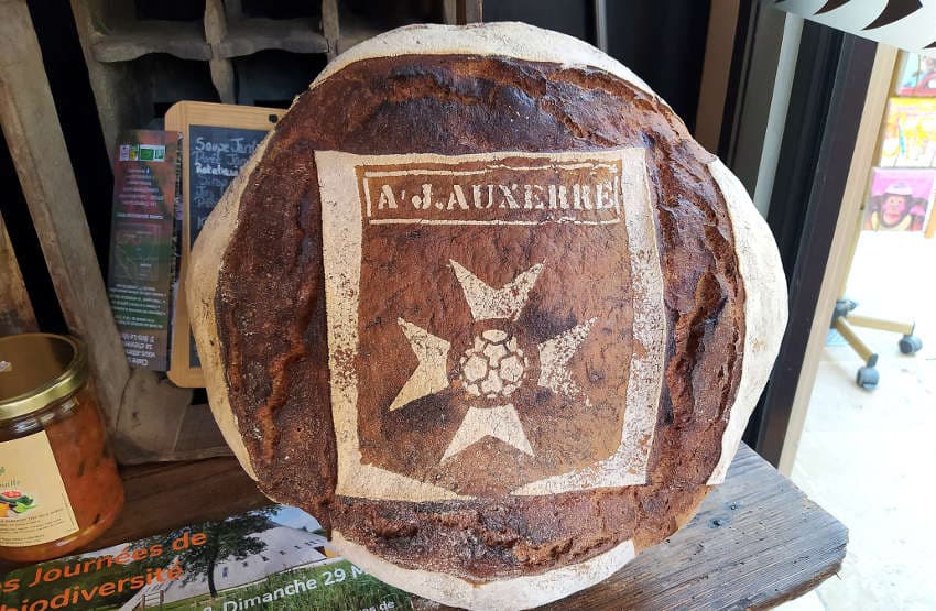 La semaine par monts et par mots… l’AJ Auxerre à deux encablures du bonheur, du vrai « pain béni » ?