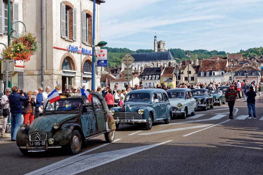 Un air de nostalgie chez les amateurs de véhicules rétro : les « Bouchons de Joigny » se déroulent ce week-end