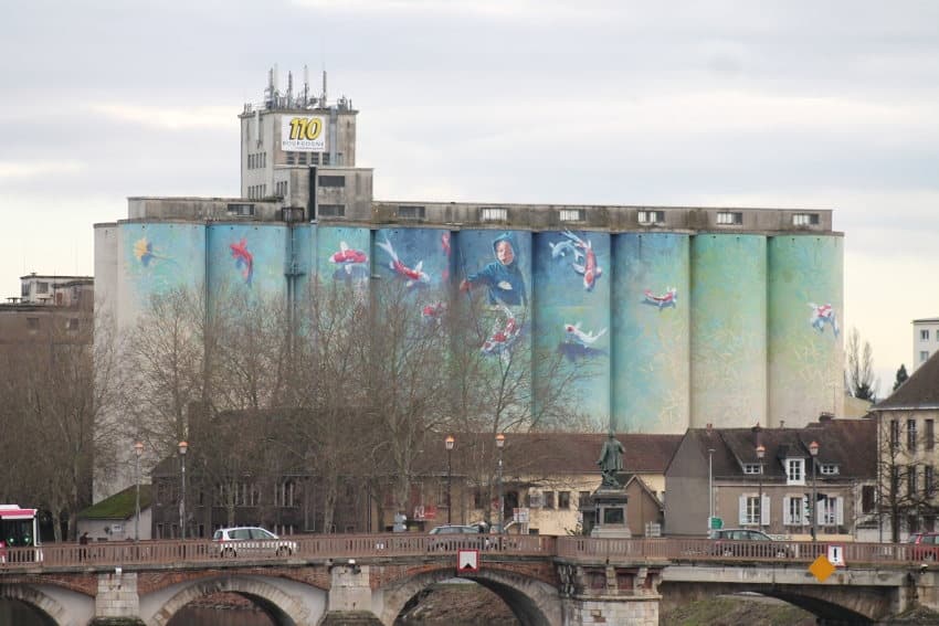La fresque picturale du BATARDEAU, œuvre éphémère ? Les silos de 110 Bourgogne sont amenés à disparaître…