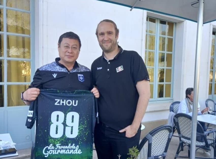 Le soutien du Handball Club d’Auxerre au succès de l’AJA : un maillot comme fil conducteur !