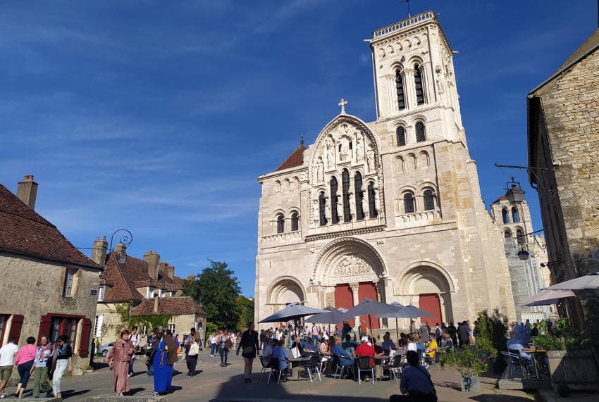 La semaine 39 par monts et par mots… : se restaurer à Vézelay après 13h30, un véritable chemin de croix !