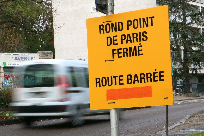 Humeur : on a le sens de l’humour au cimetière Saint-Amâtre et aux abords du Rond-Point de Paris !