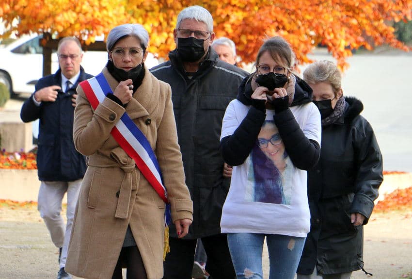 Angélique CLERE victime de féminicide à MONETEAU : une stèle du souvenir pour ne jamais l’oublier…