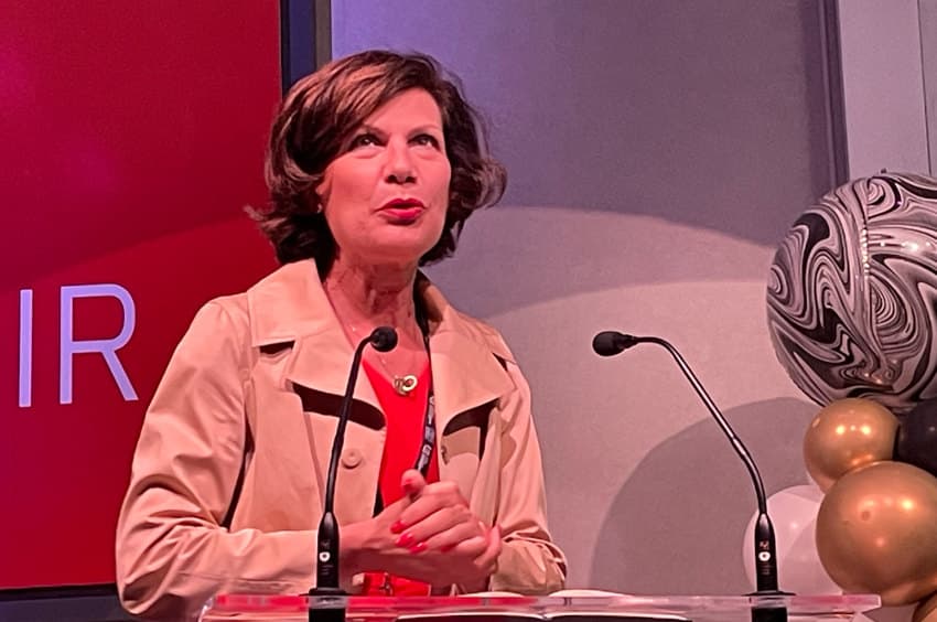 « Oui, je le veux ! » : Dominique CARLAC’H consent à devenir marraine des « Femmes du MEDEF 89 »