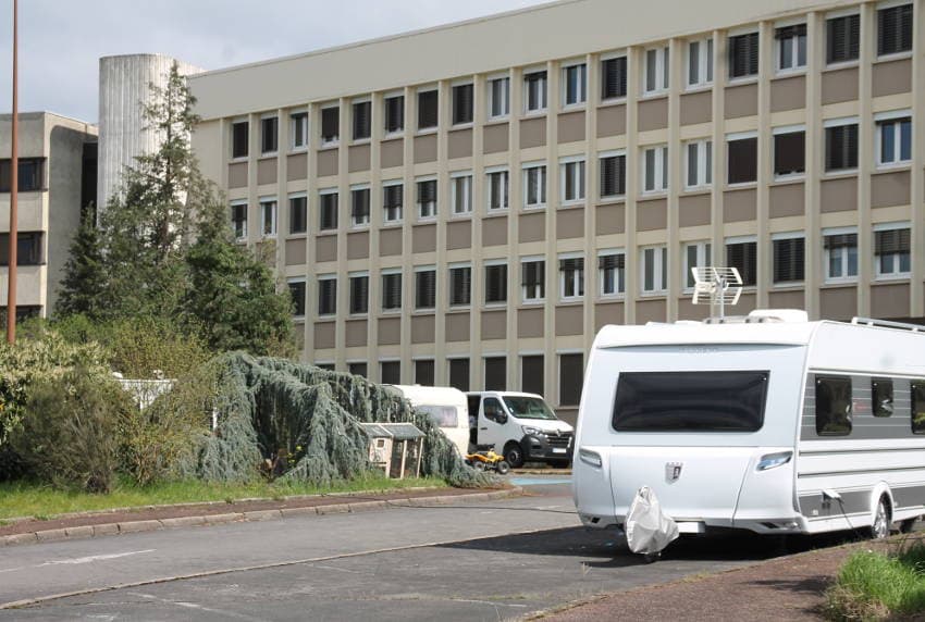 Les gens du voyage investissent l’ancien site d’EDF : la CA de l’Auxerrois au « courant » de la problématique…