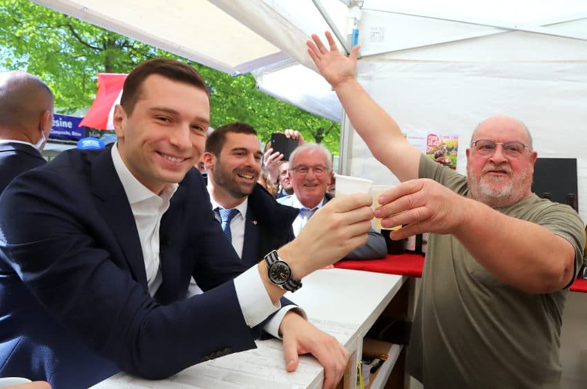 La fête pour les uns, la foire pour les autres : Jordan BARDELLA (RN) jauge sa popularité à la Foire de Sens