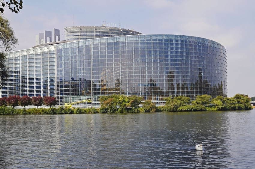 Avec ou sans liste de « Gilets jaunes », la triste farce européenne se perpétuera dans le temps…