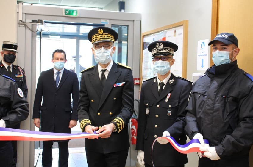 Le hall d’accueil de l’Hôtel de police se fait un lifting : une rénovation sous le sceau du modernisme…