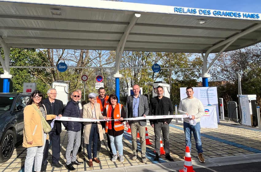 Inauguration de huit bornes électriques : Monéteau et TotalEnergies préparent l’avenir de la mobilité durable