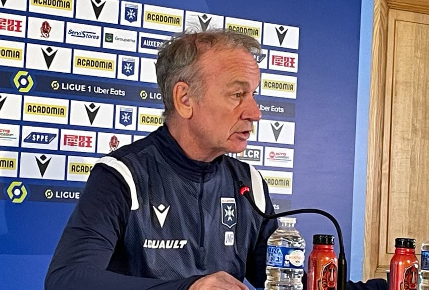 Le geste d’humeur coûte cher à Jean-Marc FURLAN : l’AJ Auxerre place son coach définitivement hors-jeu…