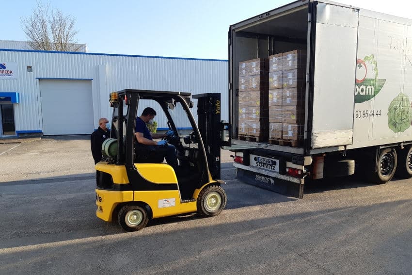Enfin arrivée à bon port : la Région BFC réceptionne une première cargaison d’un million de masques…