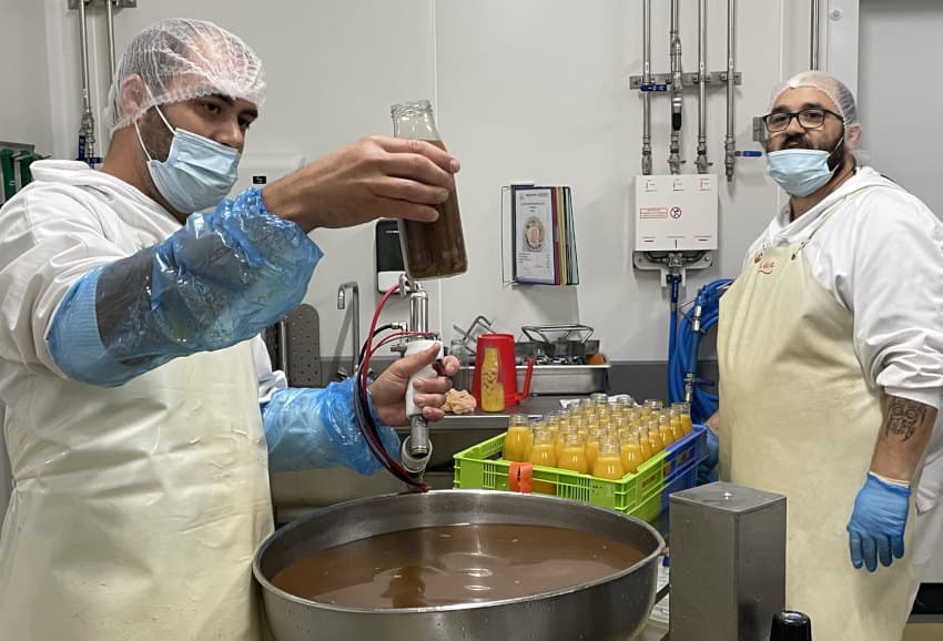 Mise en bouteilles de la « Soupe des Chefs » chez FESTINS : le Lions Auxerre Phoenix déclenche le compte à rebours