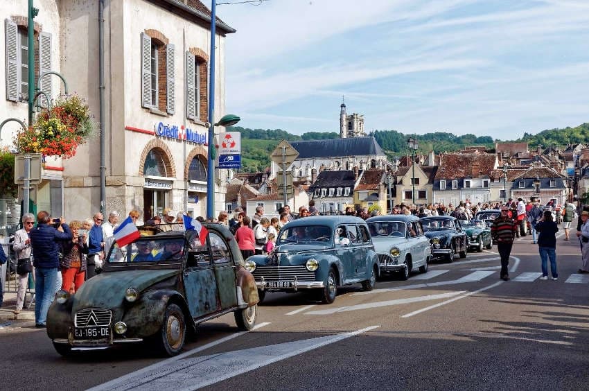 Nostalgie quand tu nous tiens : qu’elle était belle l’époque bénie des Bouchons sur le pont de Joigny !