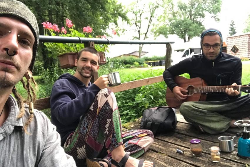 Le périple à vélo de trois jeunes gens de l’Yonne pour préserver la nature des détritus jetés par l’homme…