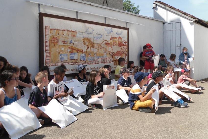 Tigre et petit train inspirent des écoliers ayant l’art dans les veines à CHAMPIGNELLES