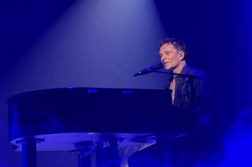 Au nom du père et lors d’un requiem hommage à Johnny, David HALLYDAY, fils prodige, allume le feu à Auxerrexpo