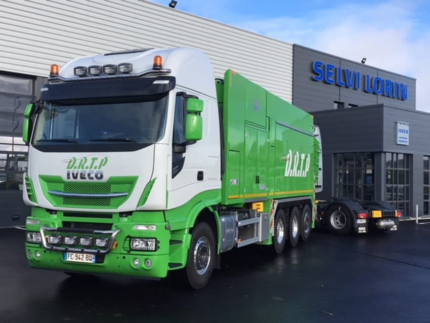 DRTP développe le terrassement de précision à l’aide du nouveau véhicule IVECO 8X4 TRIDEM « aspirant »…