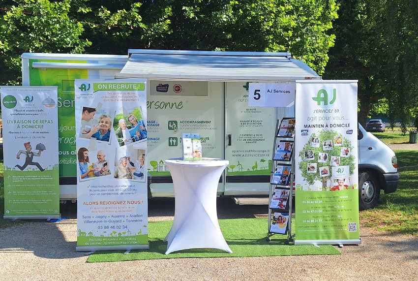 La proximité se conjugue avec l’utilité sociale : AJ SERVICES 89 recrute via son bus dans l’aide à la personne