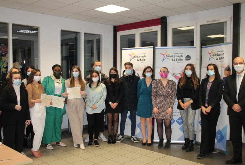Les titulaires du BTS Notariat enfin dans la lumière à Saint-Joseph-la-Salle : ils ont reçu leurs précieux diplômes…