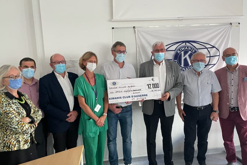 Le KIWANIS Club d’Auxerre remet 12 000 euros au service hématologie du CHU de Dijon : pour que vive l’espérance