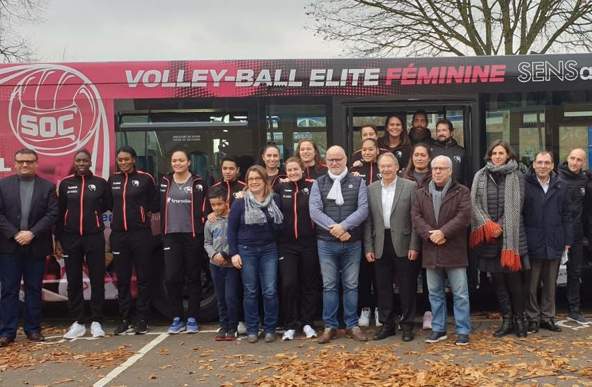 Le volley-ball s’affiche désormais sur les routes : le Sens Olympique Club ajoute de l’itinérance à sa communication
