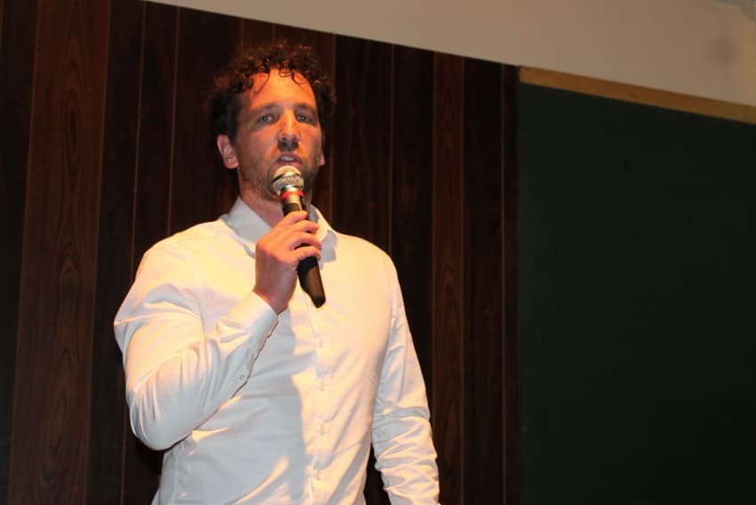 Son destin est en marche : Mathieu DEBAIN en chef d’orchestre de sa liberté retrouvée divorce de LREM…