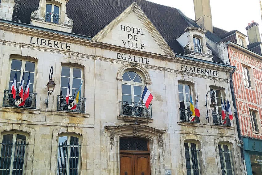 La semaine 11 par monts et par mots… : Municipales à Auxerre, le bal des prétendants est ouvert !