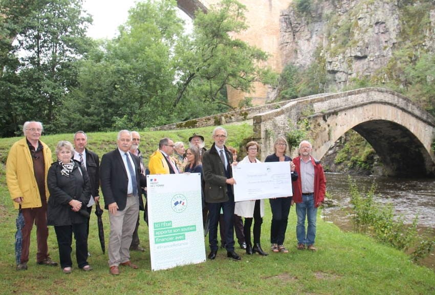 Séance embellissement pour l’édifice auréolé par le 7ème art : le pont Vauban de Pierre-Perthuis bientôt en travaux