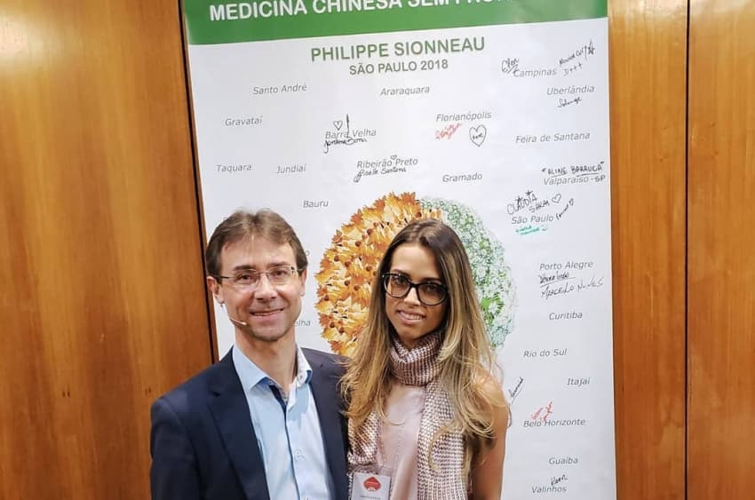 La pharmacopée chinoise n’a plus de secrets pour lui : Philippe SIONNEAU un soignant du corps et…de l’esprit ?