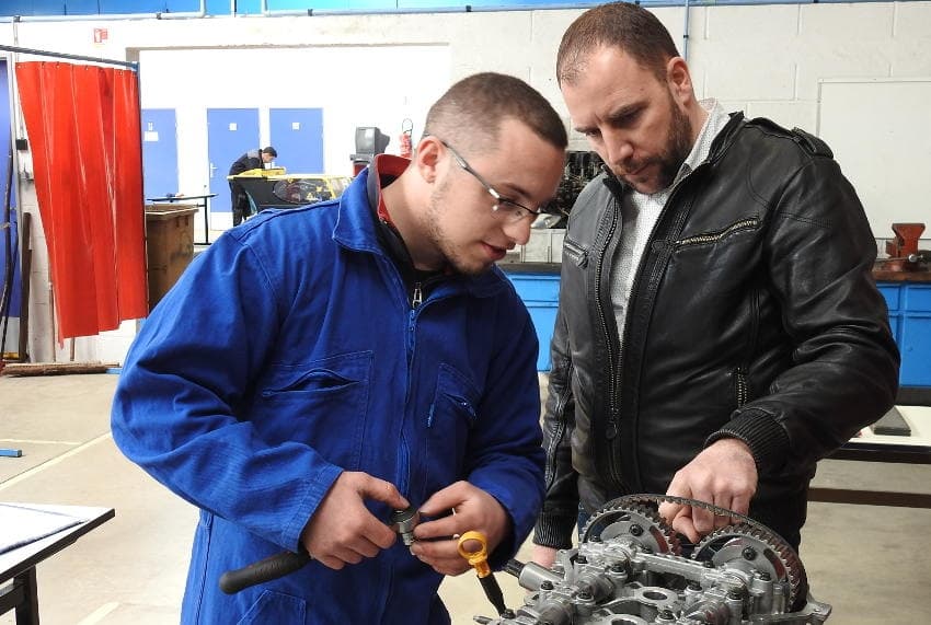 Le programme « Un jeune, une solution » porte ses fruits : le nombre d’apprentis s’envole dans l’Hexagone