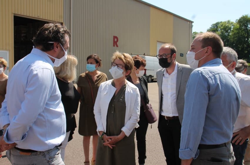 Marie-Guite DUFAY découvre le nid douillet de la Compagnie DUMAS : son savoir-faire dans la literie de luxe