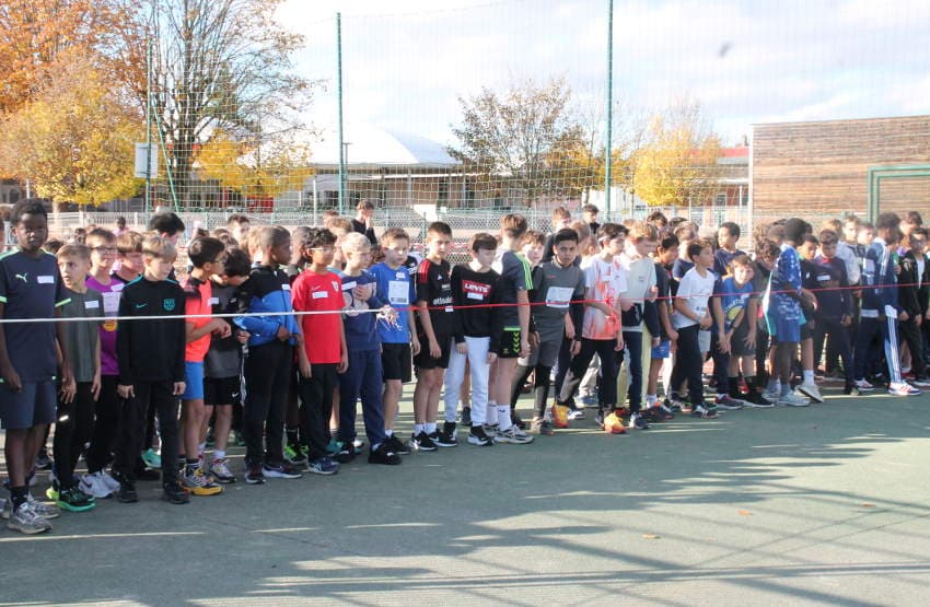 Joli succès pour le cross accueilli à St-Jo : quand les enfants scolarisés courent au profit des enfants malades…