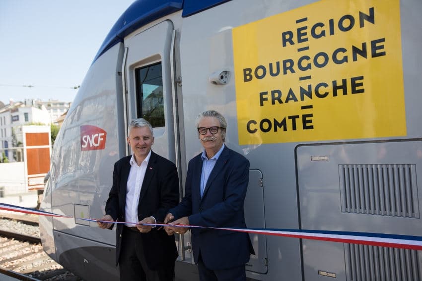 Le TER Régiolis arbore les couleurs de la Bourgogne Franche-Comté et de la nouvelle marque MOBIGO BFC