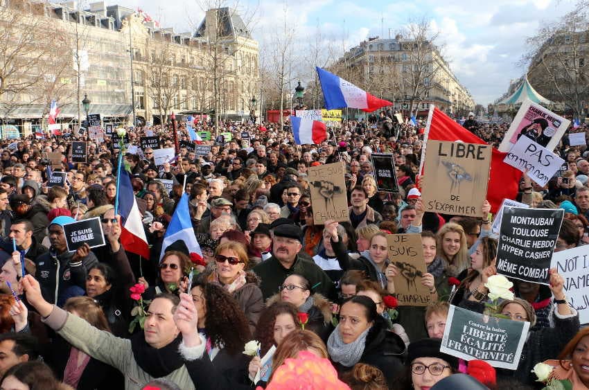 « Je suis Charlie » : rire pour ne pas pleurer, se souvenir pour rester éveillés…