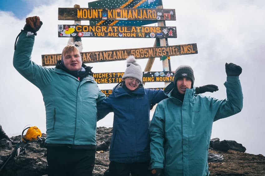 L’altruisme porté à son paroxysme : Arnaud CHASSERY et ALOPIAS tutoient les sommets sur le Kilimandjaro !