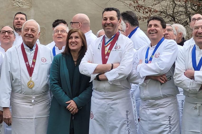L’Amicale des Cuisiniers de l’Yonne en mode détente à Auxerre : une superbe brochette de toques blanches !