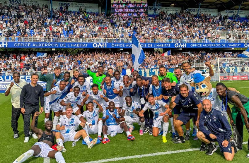 Retour réussi de l’AJA en Ligue 1 : une « salade niçoise » plutôt digeste pour les protégés de Christophe PELISSIER