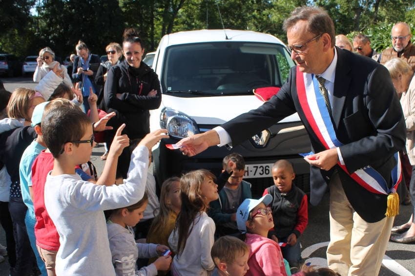 Le SDEY installe une nouvelle recharge électrique à Moulins-sur-Ouanne : « borne » to be alive…