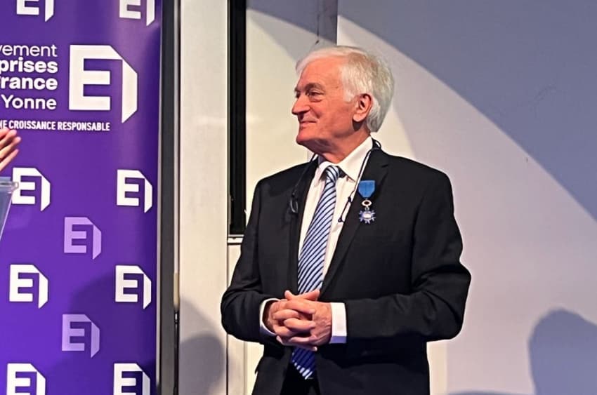 Le président d’honneur du MEDEF 89 Etienne CANO navigue sous un vent favorable entre distinction et humilité