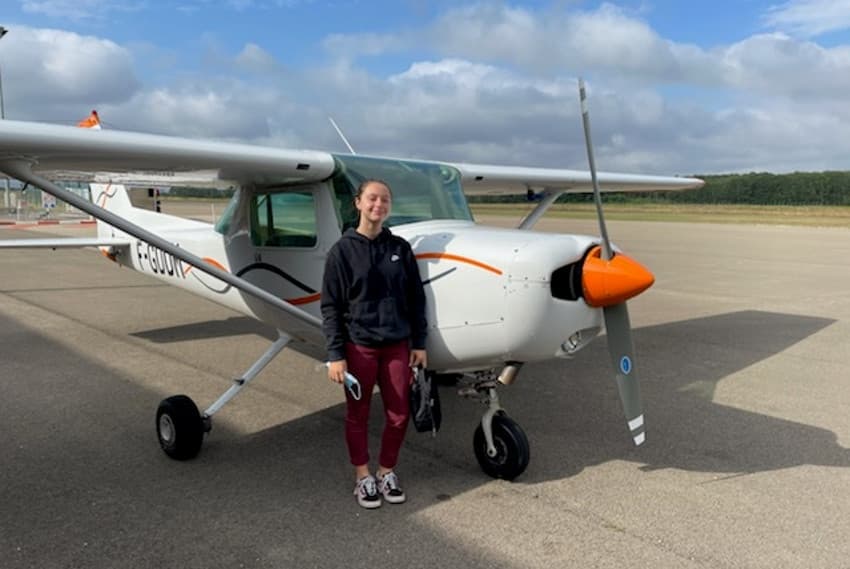 A 16 ans, elle pilote seule un avion : Selya LEGENDRE veut vivre le mythe d’Icare à Mach 3 !