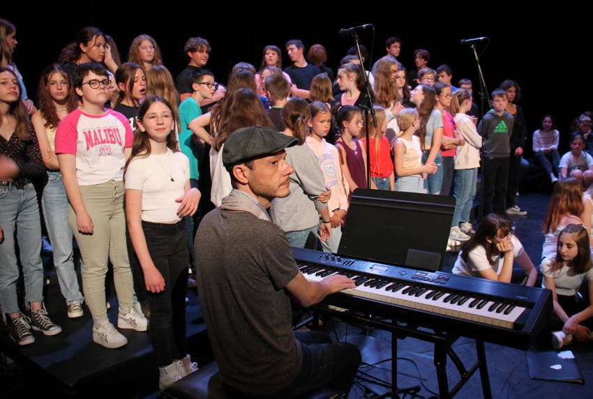 Ultime répétition d’avant festival pour la chorale de Saint-Joseph : GEHEL donne le tempo en musique