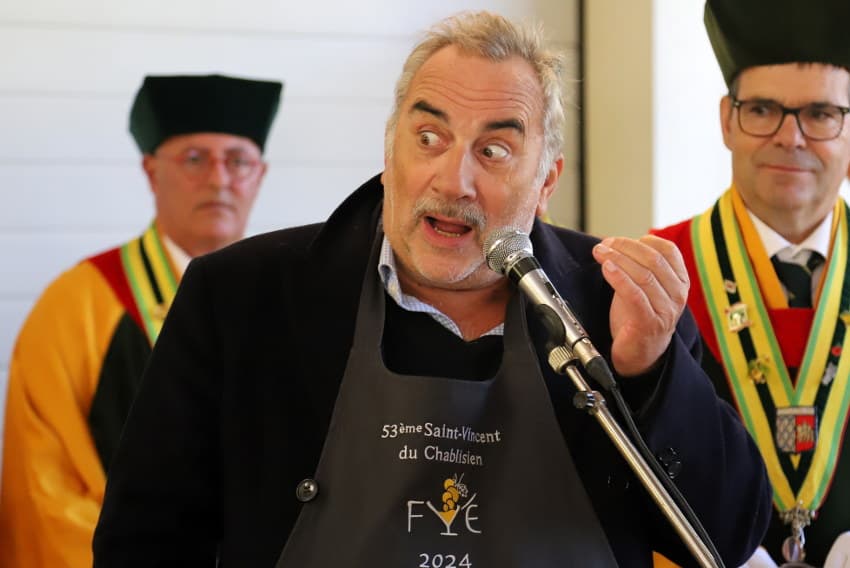 Céline GERAUD et Antoine DULERY promeuvent le chablis : un millésime 2023, fait d’humour, sport et cinéma