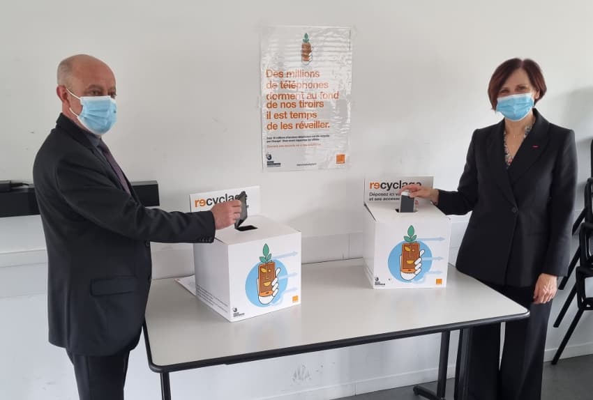 Obsolescence des téléphones portables : il y a toujours du monde en bout de ligne grâce à Orange !