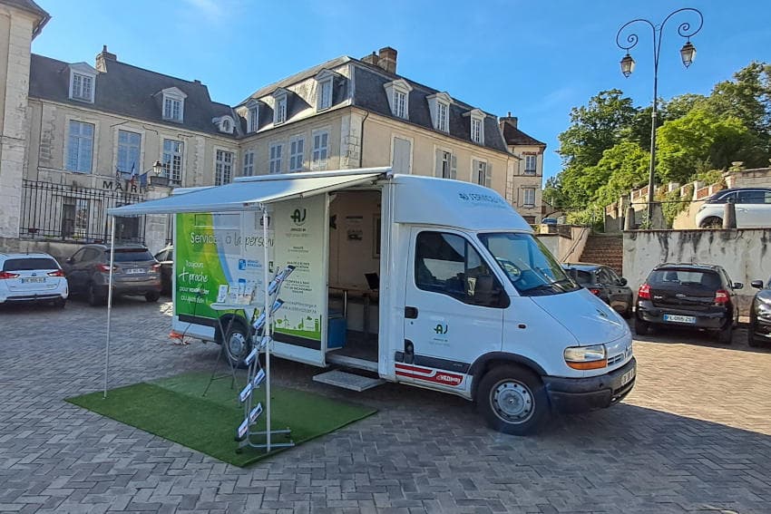 Les services à la personne font leur promo de manière mobile : le bus d’AJ SERVICES 89 booste les recrutements