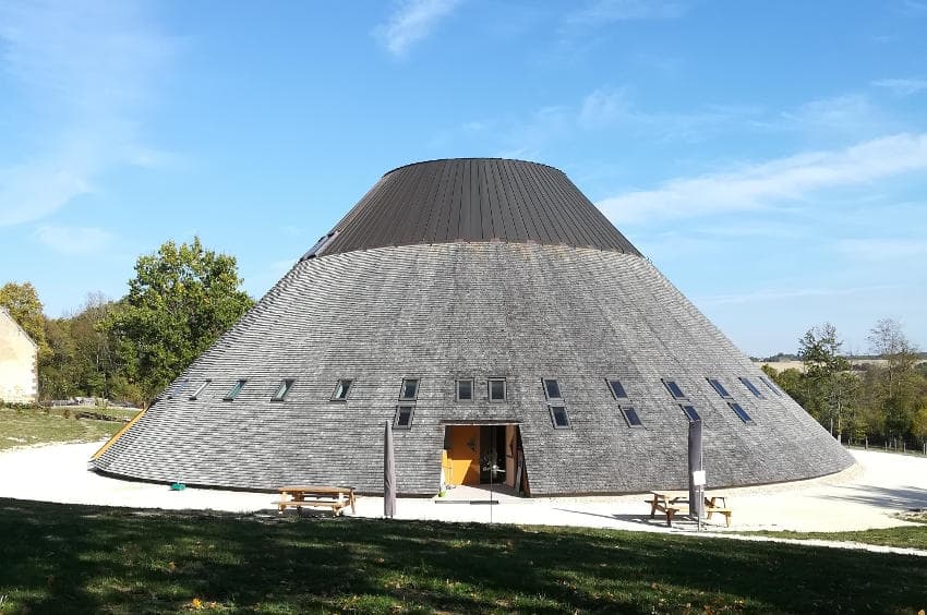 Loup y es-tu ? Oui, à la Pyramide en Puisaye-Forterre qui lui consacre deux jours d’exposition !