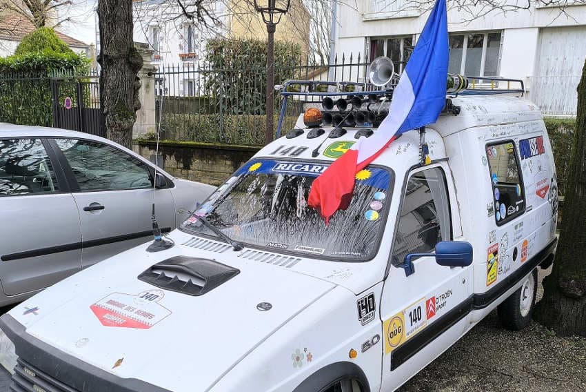 La semaine 09 par monts et par mots…vision auto rétro et « décalco » insolite sur les routes de l’Yonne !